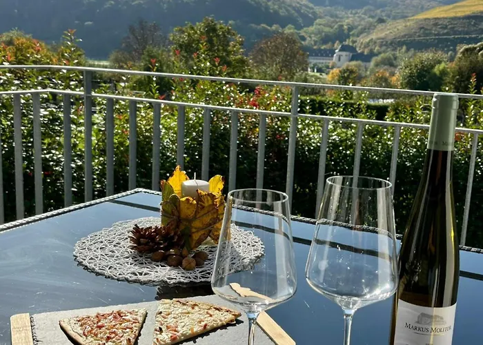 Klosterblick Sowie Weinberge & Drachenflieger *